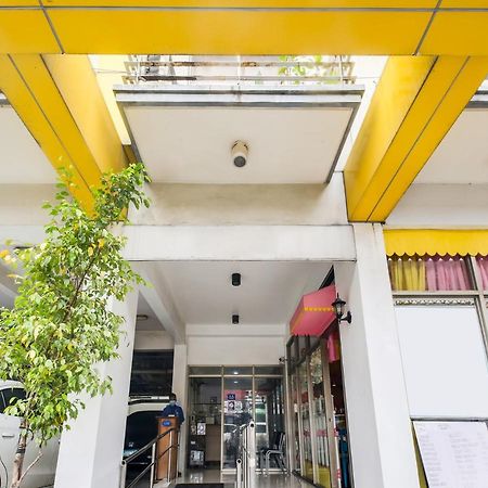 Oyo 893 Dian Suites Makati Манила Экстерьер фото
