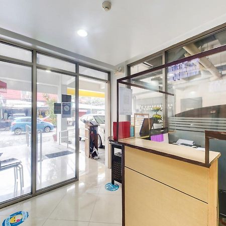Oyo 893 Dian Suites Makati Манила Экстерьер фото