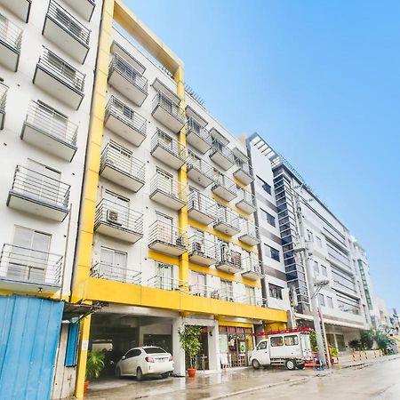 Oyo 893 Dian Suites Makati Манила Экстерьер фото