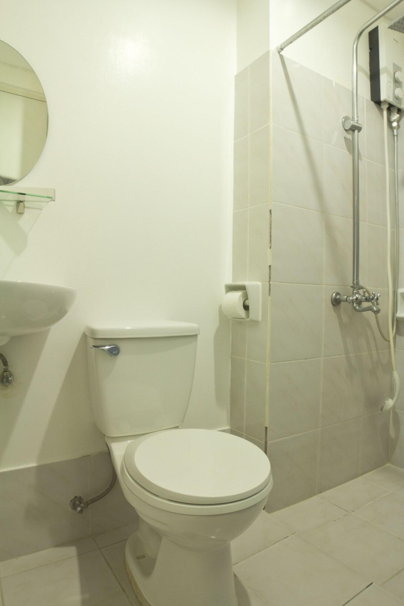 Oyo 893 Dian Suites Makati Манила Экстерьер фото