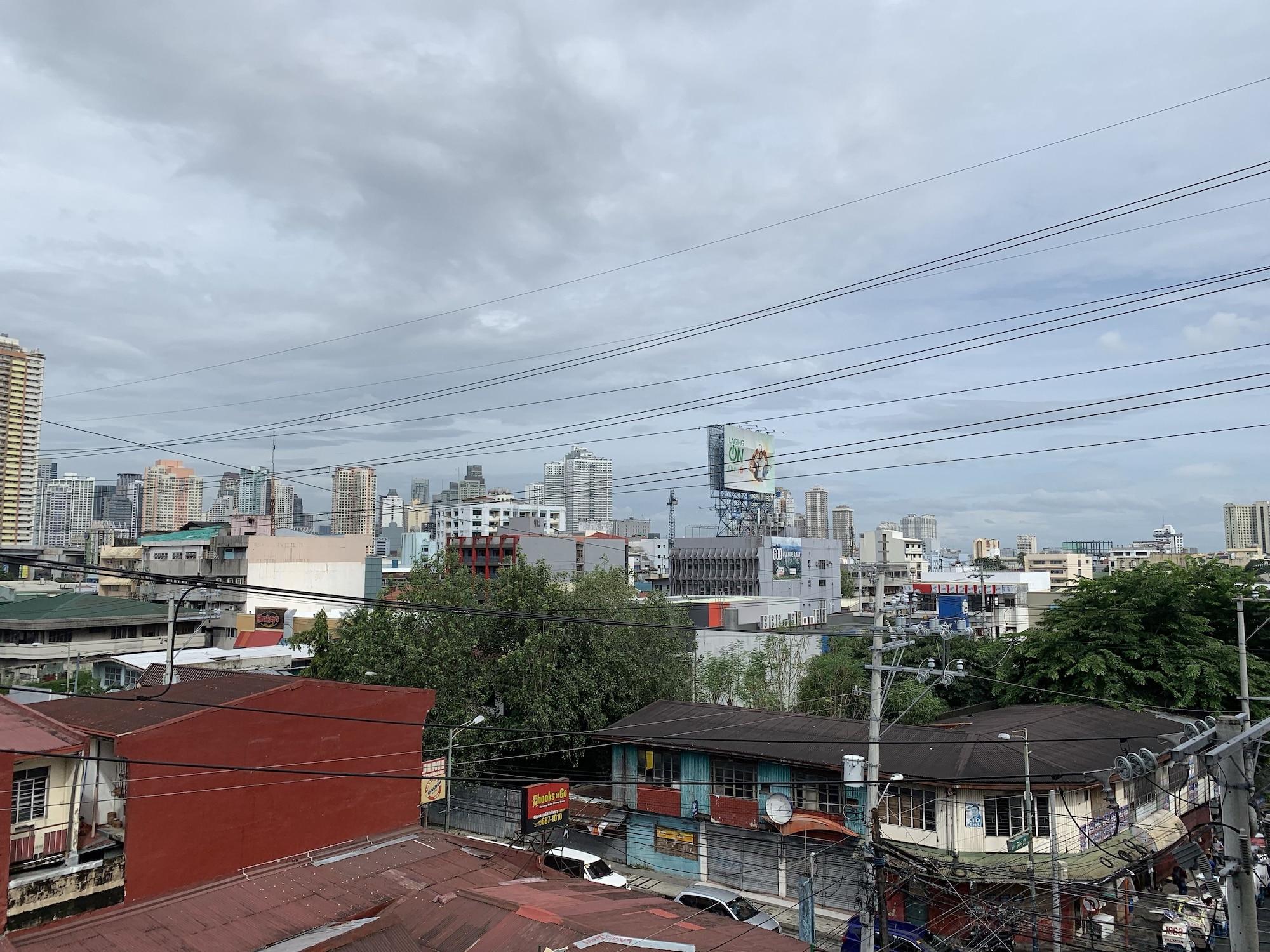 Oyo 893 Dian Suites Makati Манила Экстерьер фото
