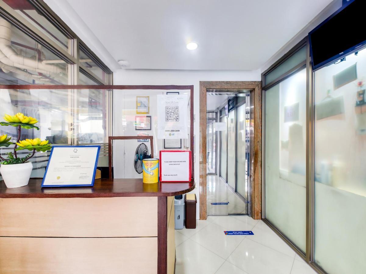 Oyo 893 Dian Suites Makati Манила Экстерьер фото