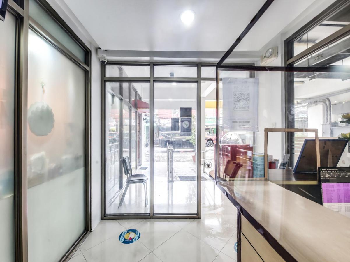 Oyo 893 Dian Suites Makati Манила Экстерьер фото