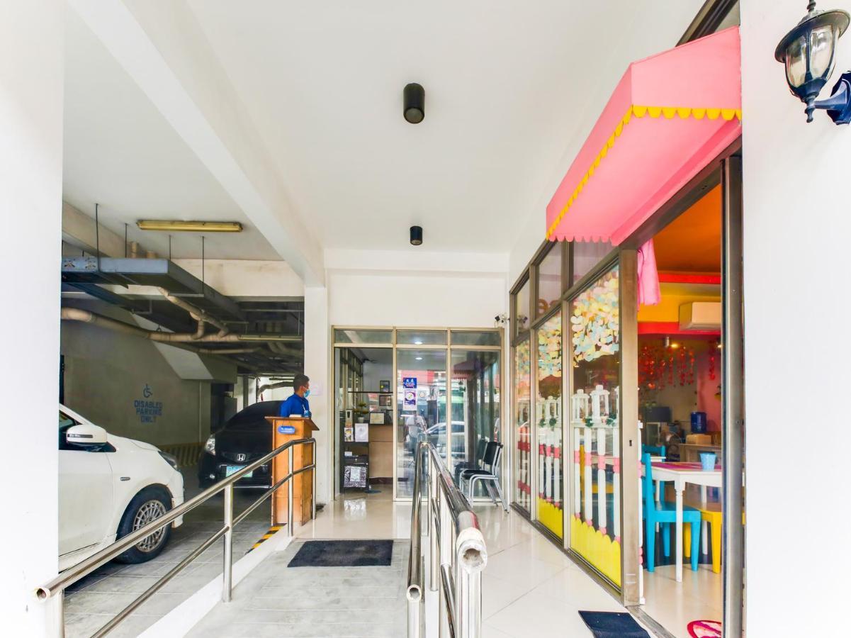 Oyo 893 Dian Suites Makati Манила Экстерьер фото