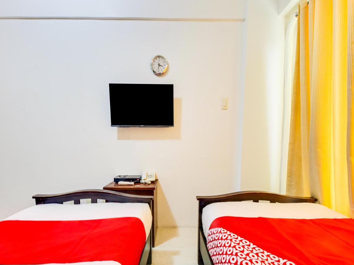 Oyo 893 Dian Suites Makati Манила Экстерьер фото