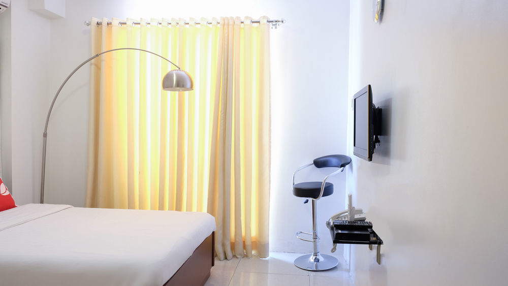 Oyo 893 Dian Suites Makati Манила Экстерьер фото