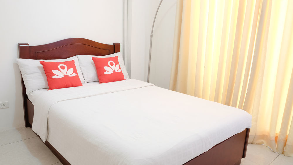 Oyo 893 Dian Suites Makati Манила Экстерьер фото