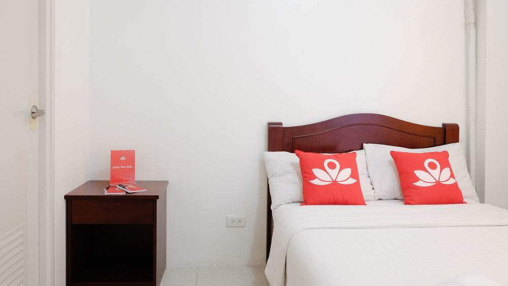 Oyo 893 Dian Suites Makati Манила Экстерьер фото