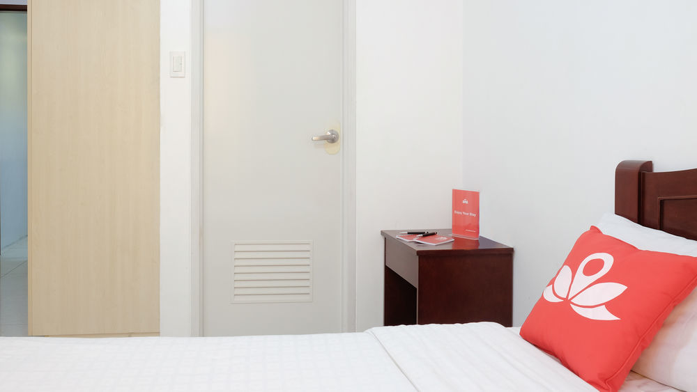 Oyo 893 Dian Suites Makati Манила Экстерьер фото