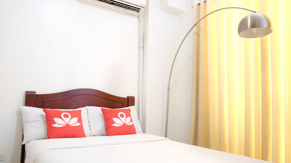Oyo 893 Dian Suites Makati Манила Экстерьер фото