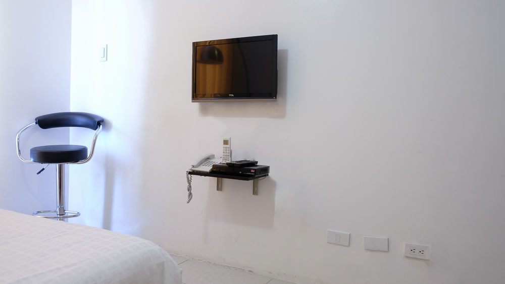 Oyo 893 Dian Suites Makati Манила Экстерьер фото