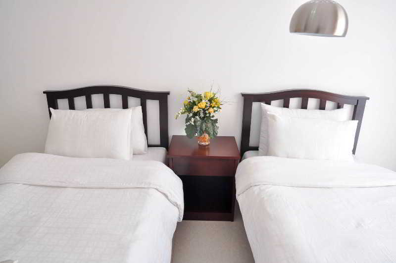 Oyo 893 Dian Suites Makati Манила Экстерьер фото