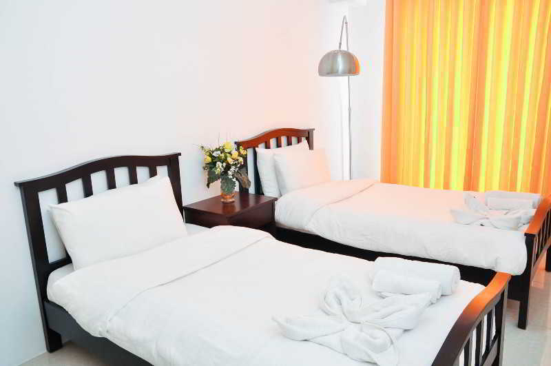 Oyo 893 Dian Suites Makati Манила Экстерьер фото