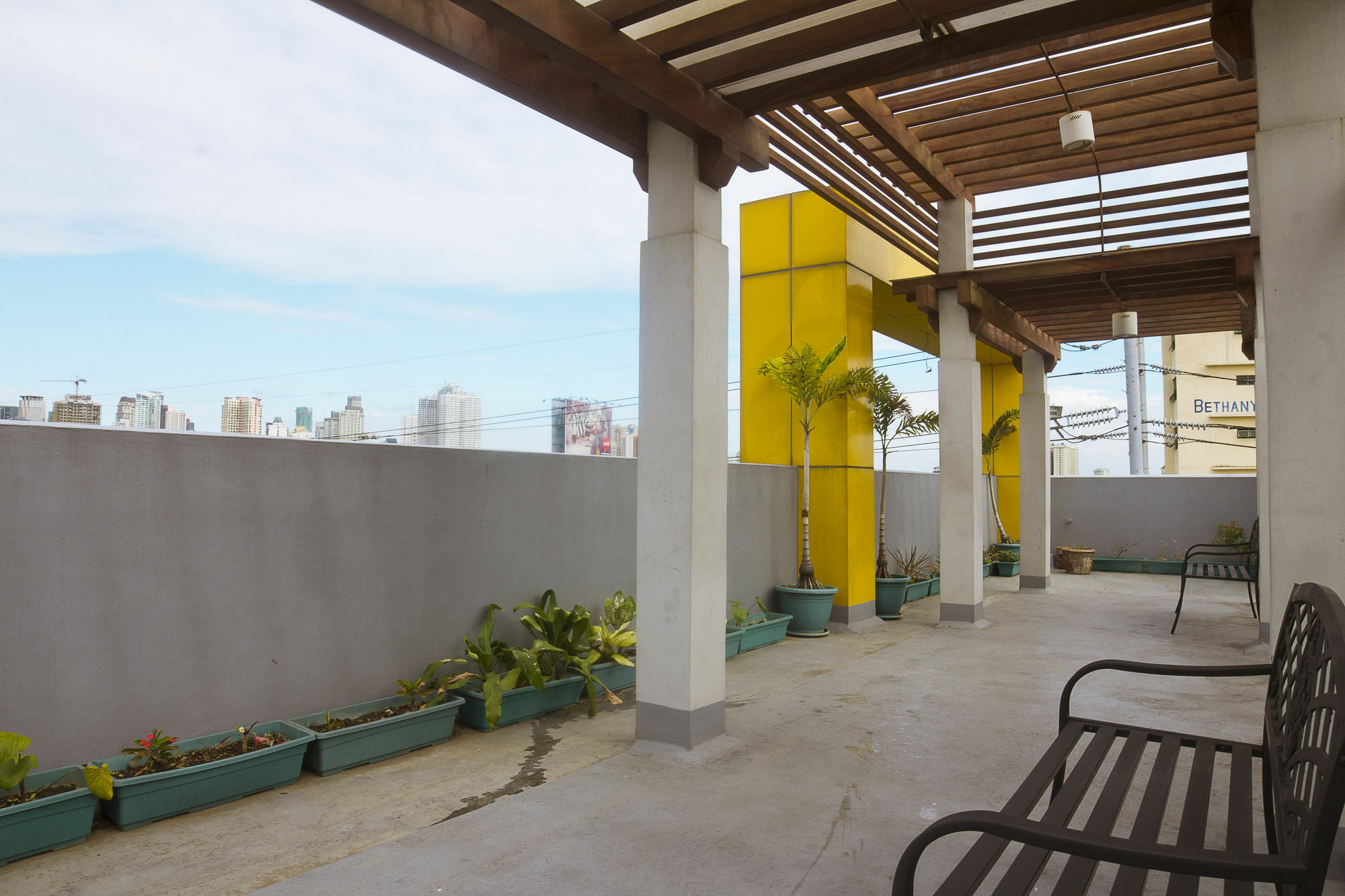 Oyo 893 Dian Suites Makati Манила Экстерьер фото